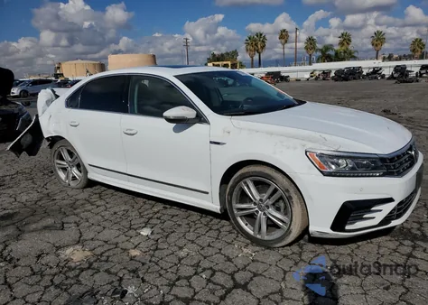 2019 Volkswagen Passat Se R-Line z USA, uszkodzony, nr VIN 1VWMA7A33KC011282